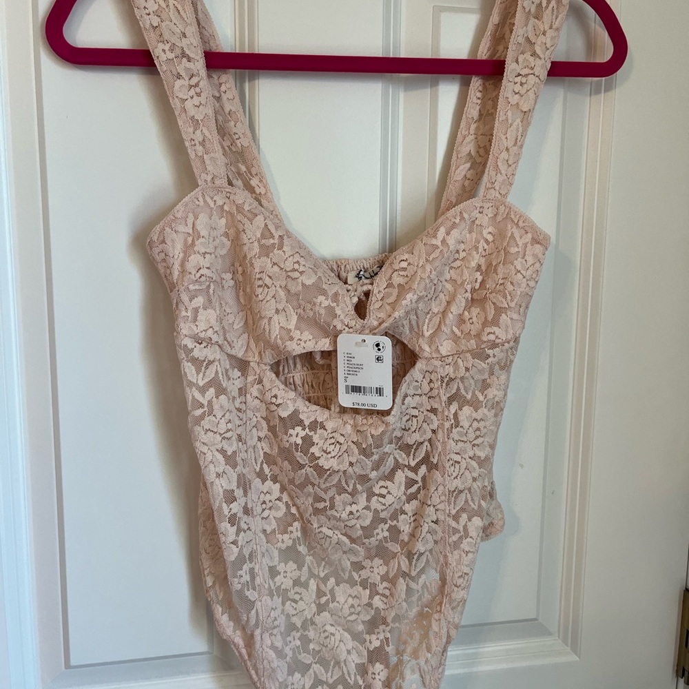 NWT Free People Lace Keyhole Bodysuit in Blush - Picture 6 of 7